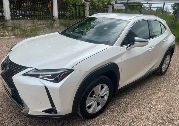 Lexus UX cena 105000 przebieg: 79000, rok produkcji 2021 z Błażowa małe 529